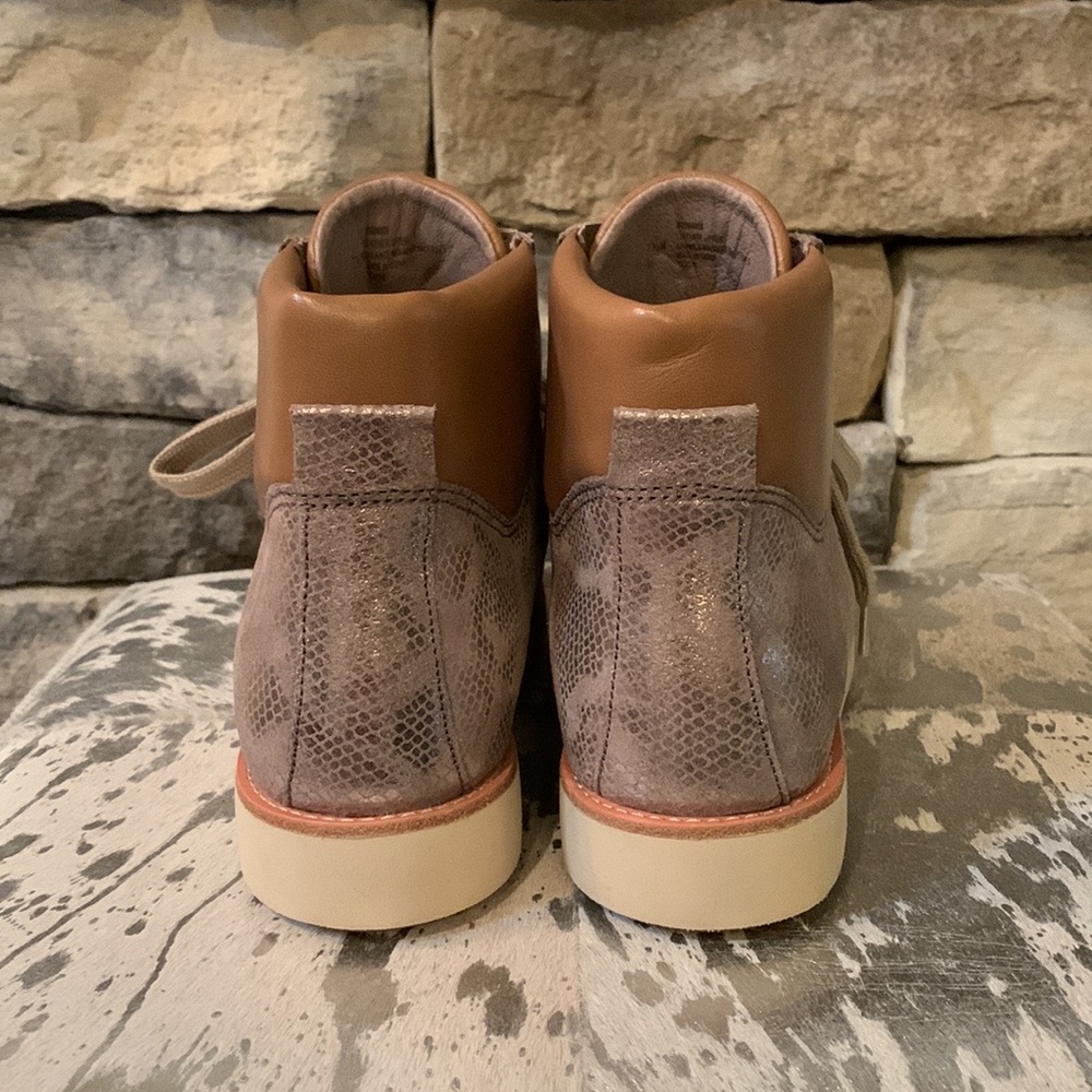 BIONICA Natick Taupe Snakeskin Metallic Hiking Boots 7.5 - Picture 3 of 10